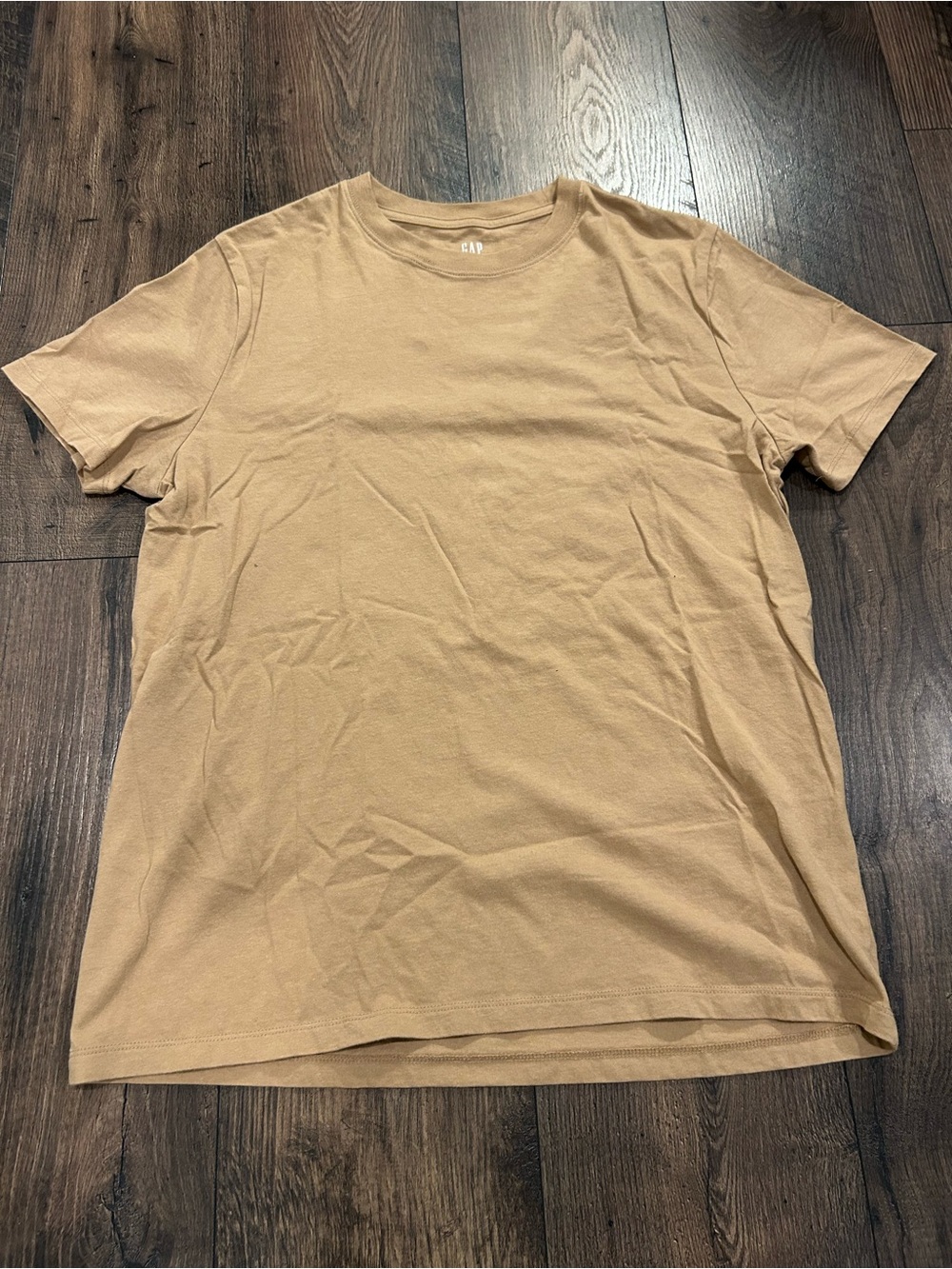 GAP Men's Medium Short Sleeve Crew Tee in Light Khaki